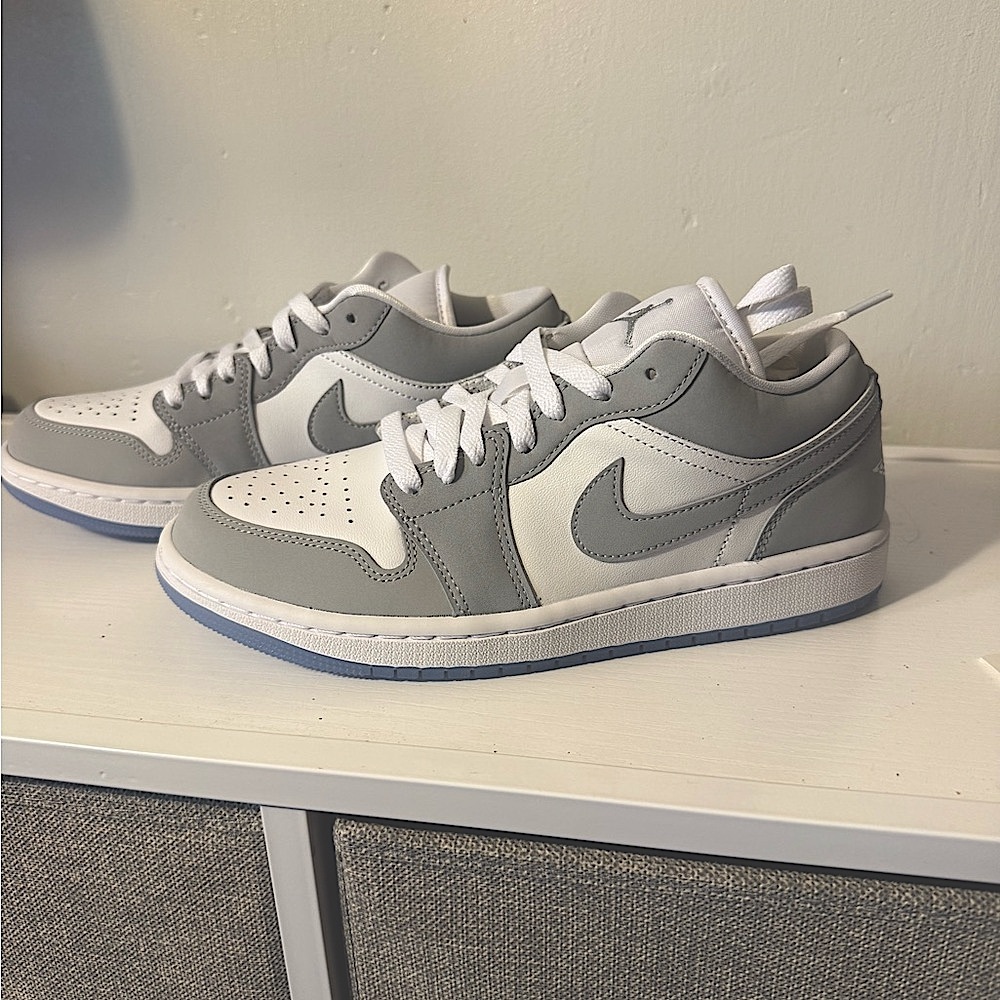 Jordan Air 1 Low in White and Gray